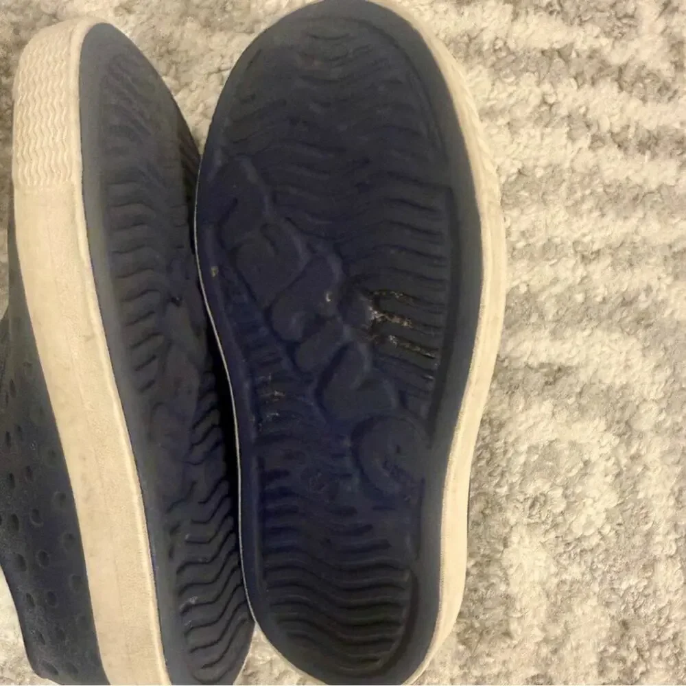 Native Toddler Navy Slip-On Water Shoes with White Toe Cap Size 7 baby